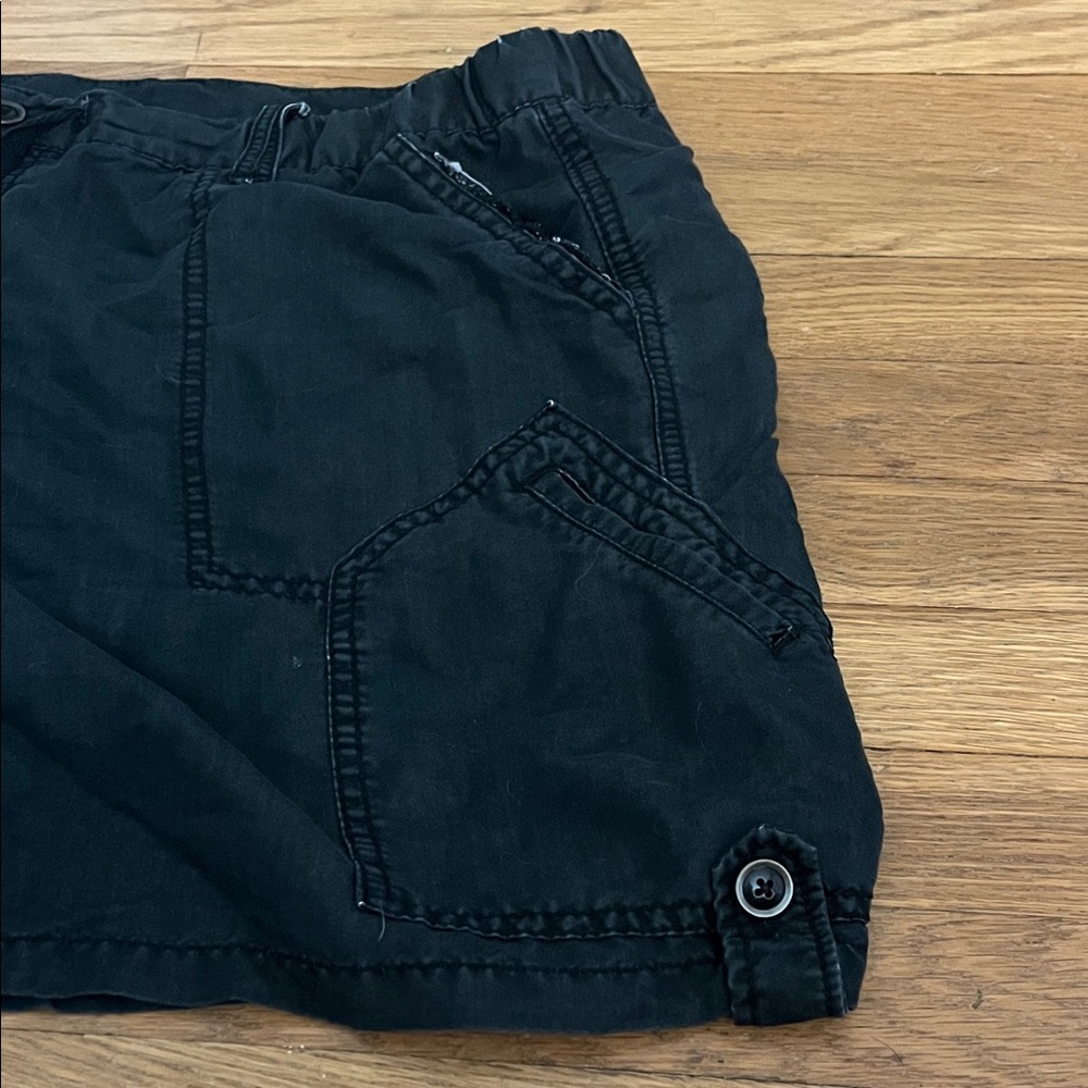 Intro. Women's Sz 14 Black Cargo Shorts - Picture 4 of 6